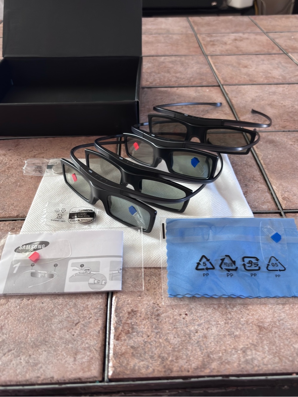 Samsung Smart TV 4x 3D glasses new genuine SSG-5100GB for Samsung tv